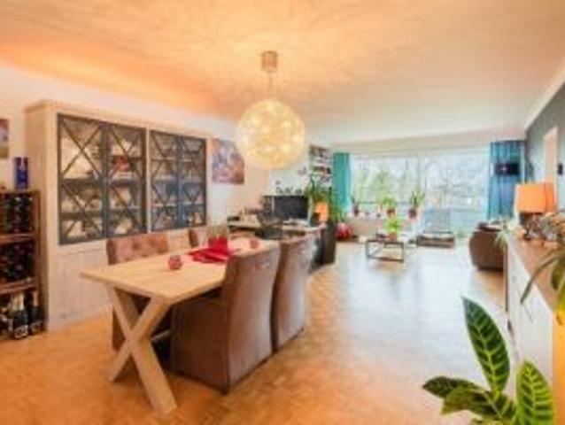 Ruim centraal gelegen 3 slaapkamer appartement