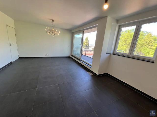 RUIM DUPLEX APPT. MET 2 SPKS, TERRAS EN GARAGE