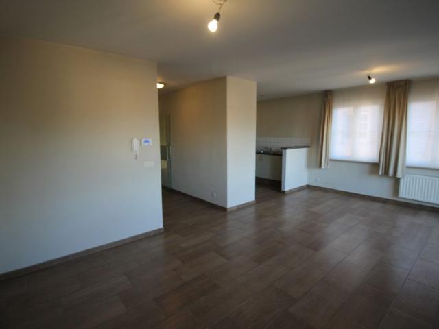 Ruim duplex appartement met 3 slaapkamers, 2 terrassen en garage op wandelafstand van het centrum