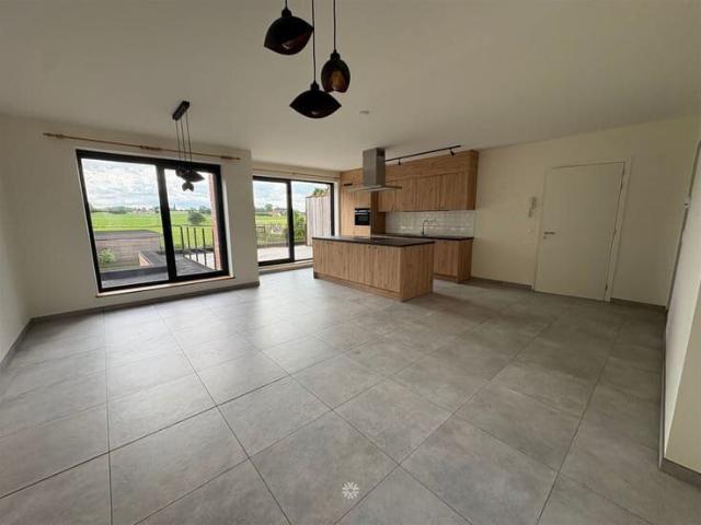 Ruim duplex appartement met 3 slaapkamers en terras in centr