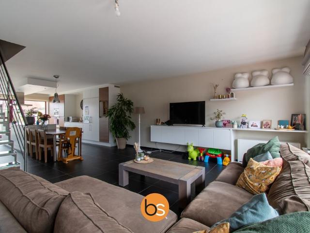 Ruim duplex appartement op centrale ligging in Sint Eloois Winkel