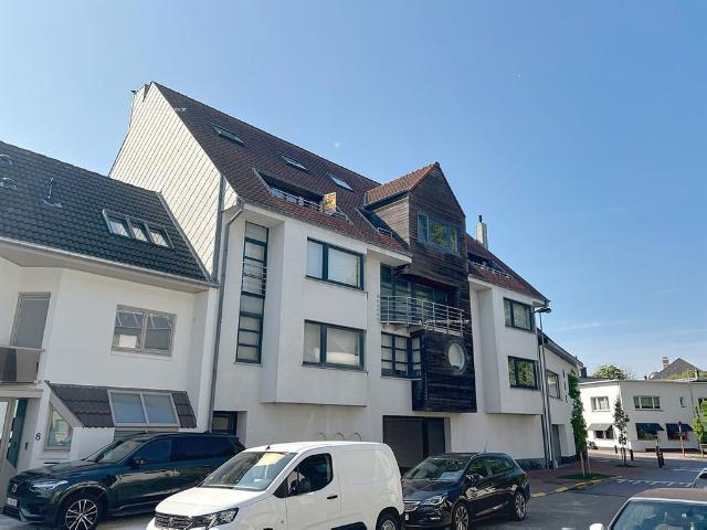 Ruim duplex dakappartement, zeer centraal gelegen in het hart van Heist aan Zee