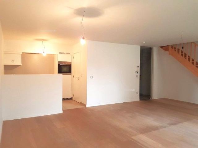 RUIM DUPLEXAPPARTEMENT MET 3 SLPKS AD STADSRING VAN GENT