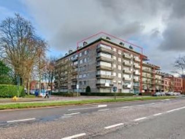 RUIM DAKAPPARTEMENT MET 2 GROTE TERRASSEN IN MORTSEL