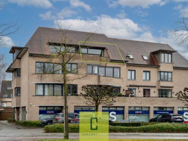 Ruim dakappartement met terras en lift in centrum Sint Mich