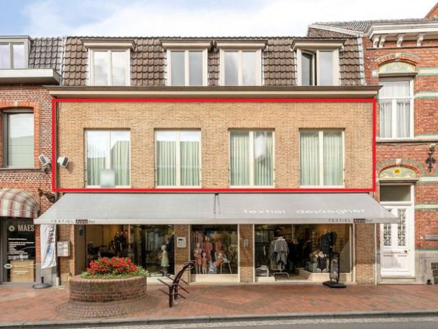 Ruim drie kamer appartement 139 m² te koop in het centrum