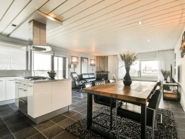 Ruim en net 5 kamerappartement aan de Strevelsweg