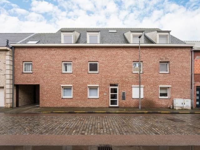 Ruim en Instapklaar Appartement met Garage in het Hart va.