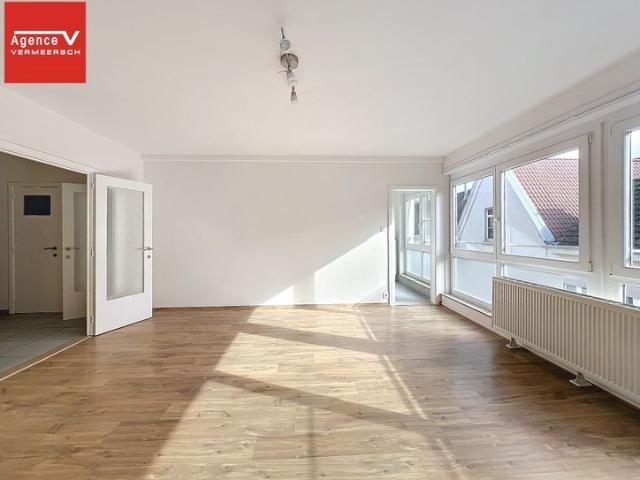Ruim en lichtrijk 2 slkr appartement gelegen op 100m van Wa