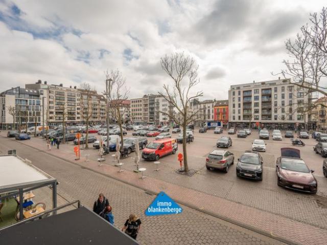 Ruim en lichtrijk appartement met open zicht op de Grote.
