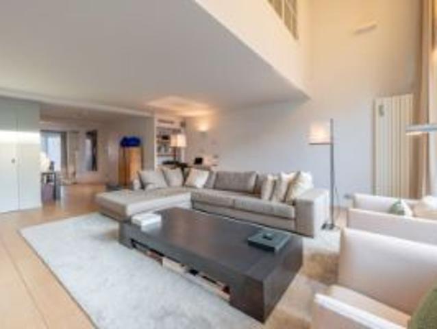 Ruim en lichtrijk duplex appartement met zonnige terrassen