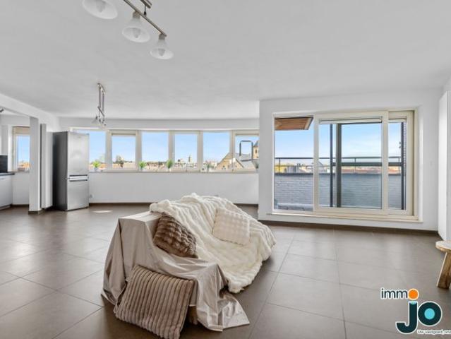 Ruim en lichtrijk penthouse appartement met open zichten.