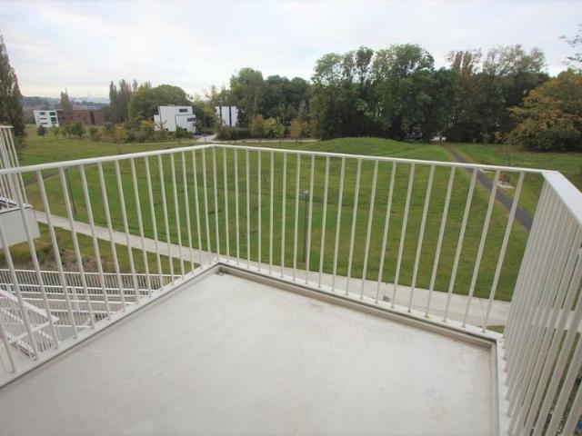 Ruim en recent 2 slpks app. met terras en autostaanplaats