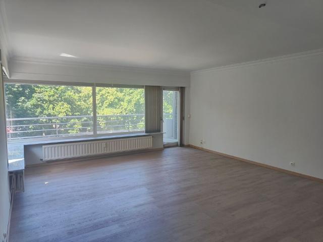 Ruim en recent opgefrist appartement met 3 slaapkamers te Sint Andries