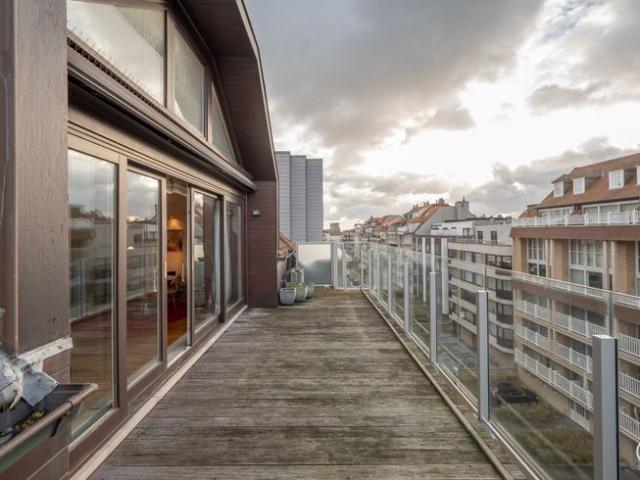 Ruim en zonnig dakappartement 227 m2 met ca. 33m² terrass