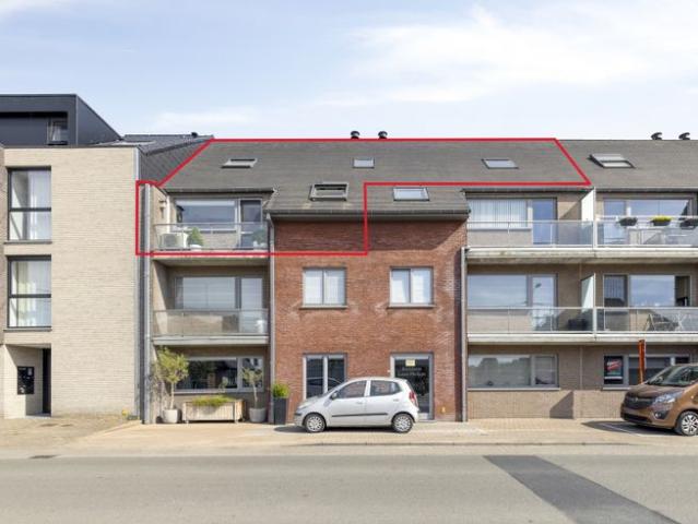 Ruim energiezuinig duplexappartement op topligging in Kor.