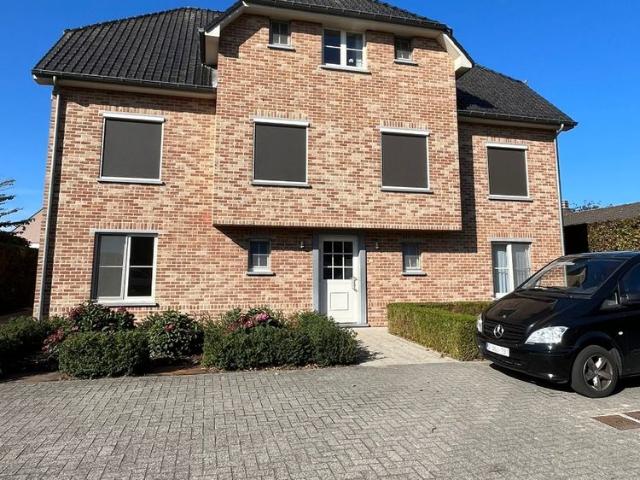 Ruim gelijkvloers appartement met 2 slaapkamers en garage