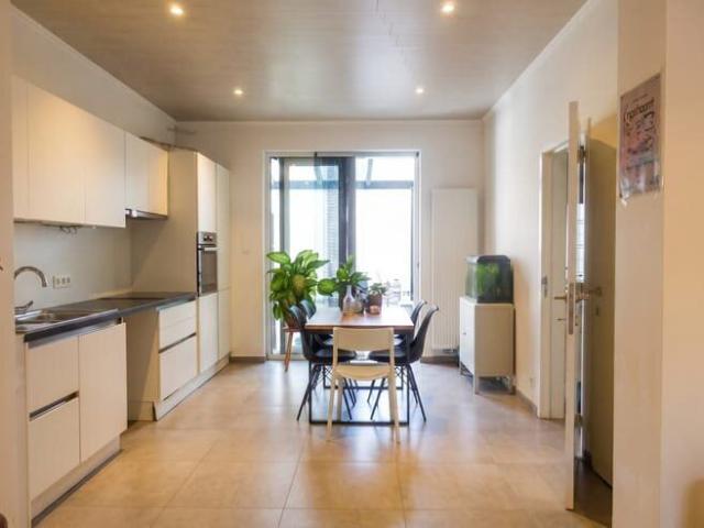 Ruim gelijkvloers één slaapkamer appartement te huur in Gent