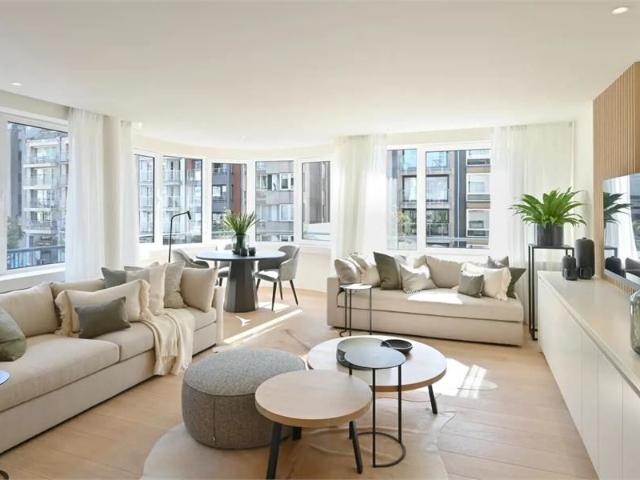 Ruim gerenoveerd hoek appartement gelegen te hartje Knokke
