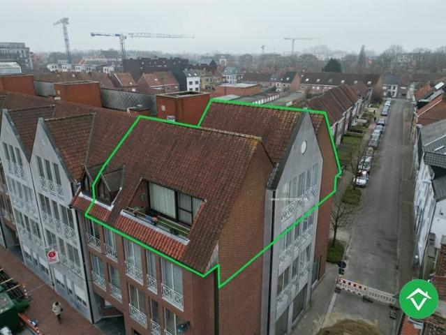 Ruim, gezellig dakappartement met 3 slaapkamers in centrum Roeselare