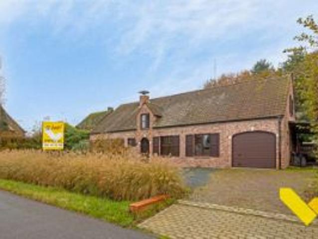 Ruim huis 5 slaapkamers op 11a95ca met zwembad te Retie!