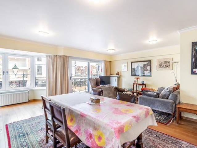 Ruim hoekappartement met 3 slpk. en een open zicht gelegen