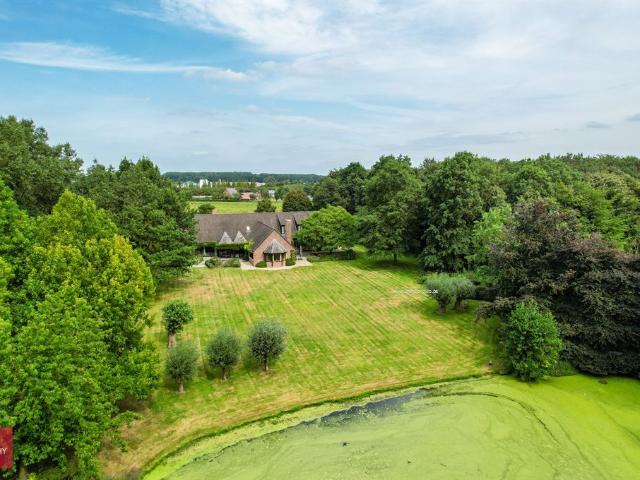 Ruim landhuis in prachtig domein van ca. 2ha