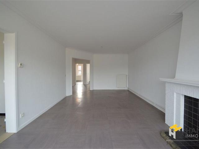 Ruim lichtrijk appartement met 2 slaapkamers en garagebox op centrale ligging