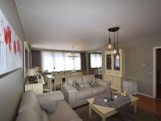 Ruim & lichtrijk appartement met 2 slk balkon & garage