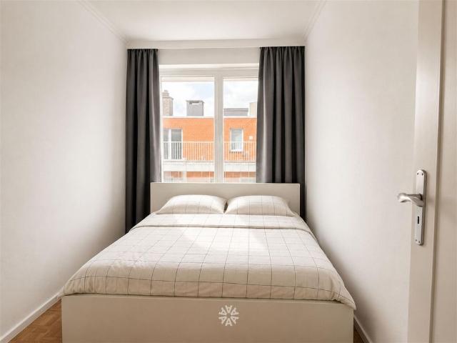 Ruim lichtrijk drie slaapkamer appartement te huur aan Zuidpark Gent