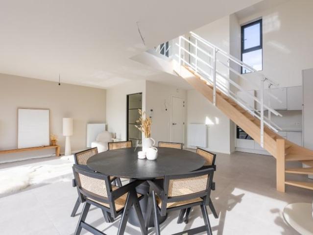 Ruim lichtrijk duplex appartement in het centrum van Oost.