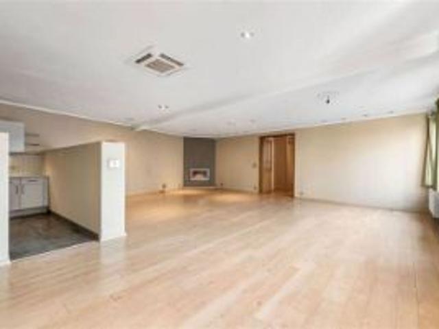 Ruim Penthouse appartement met 2 slaapkamers en terras
