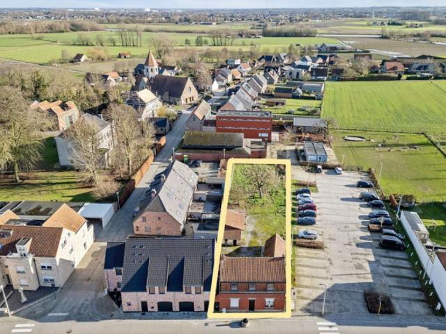 Ruim perceel met mogelijkheden voor nieuwbouw