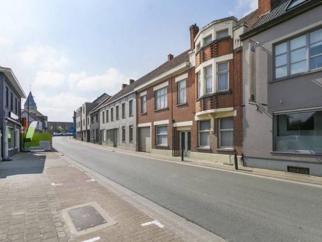 Ruim te renoveren huis te koop in Anzegem