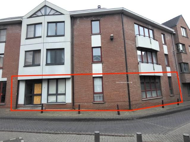 RUIM TOF APPARTEMENT IN HET CENTRUM VAN TEMSE VLAKBIJ PITTORESKE GEMEENTEPLEIN