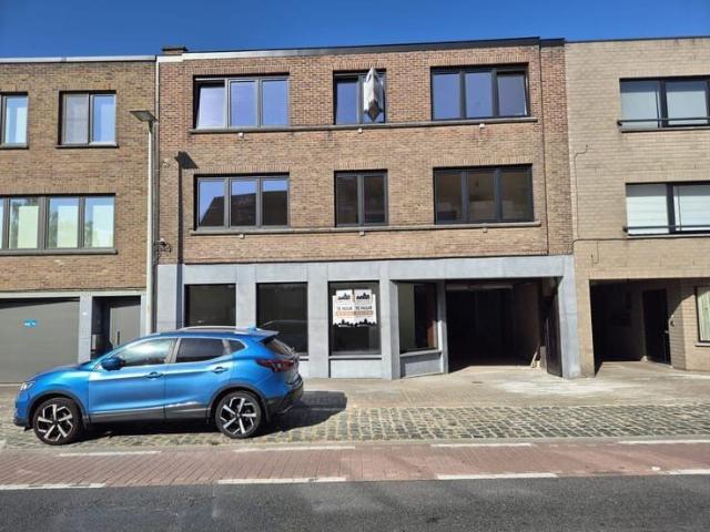 Ruim triplex appartement met polyvalente ruimte op toplocati