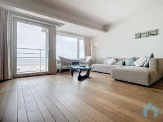 Ruim vierslaapkamer appartement gelegen aan het Albertstrand