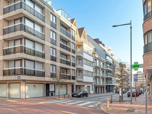 Ruim appartement met terras, centraal gelegen [Bayauxlaan]
