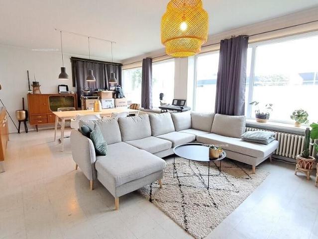 Ruim 1 slaapkamerappartement met Garage te koop in Sint Michiels Brugge