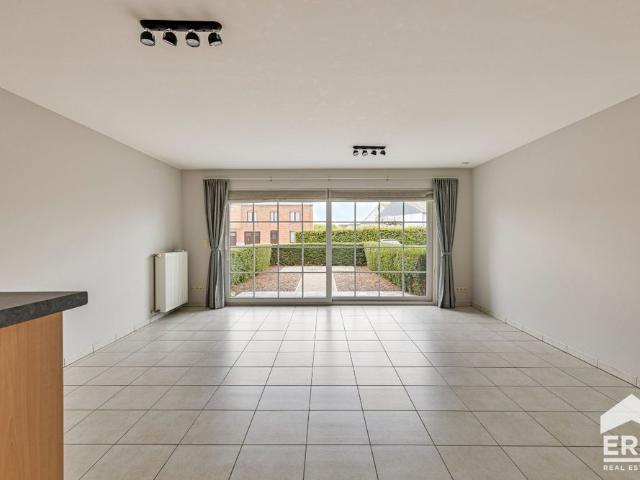 Ruim 2 slpkappartement gelijkvloers met tuin en garage