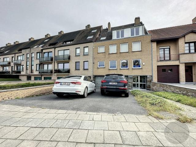 RUIM 3 slaapkamer app. te Sint Andries