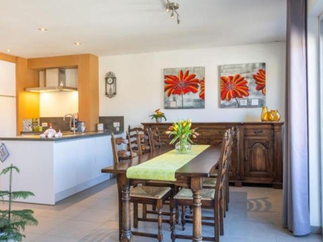 Ruim 3 slaapkamer appartement met garage