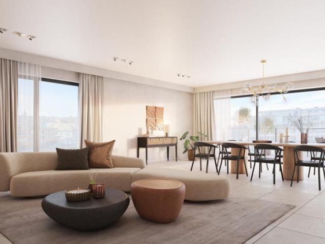 Ruim 3 slaapkamerappartement met tuin en zicht op het water