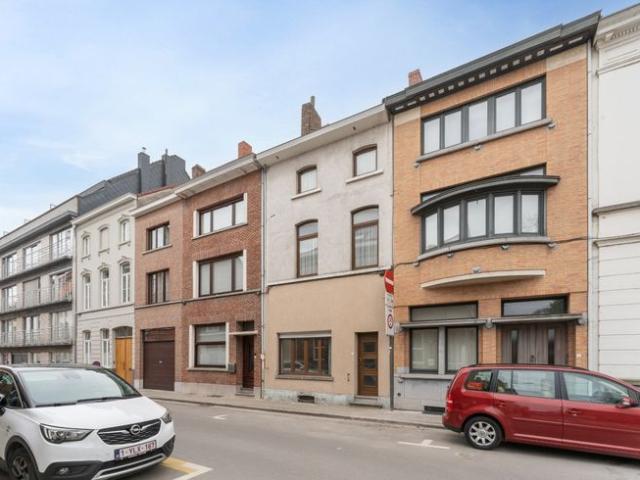 Ruime te renoveren woning met potentieel in hartje Kortrijk
