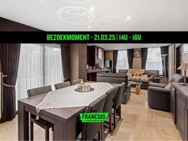 Ruime te renoveren woning met potentieel te koop in Sint El…