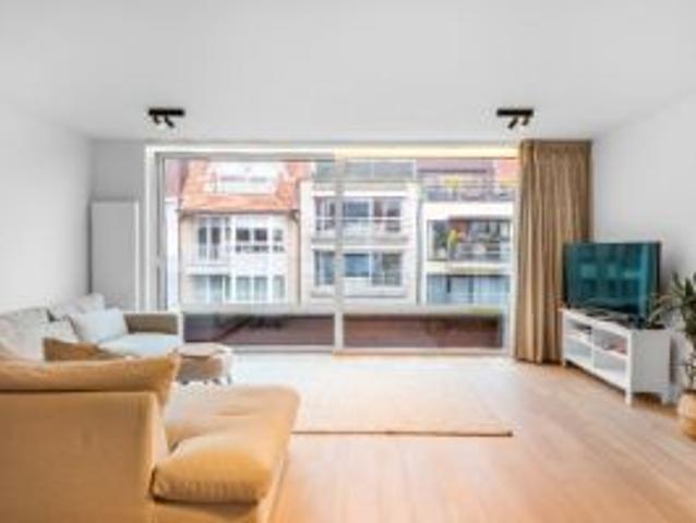 Ruime triplex BEN woning gelegen vlakbij de Lippenslaan
