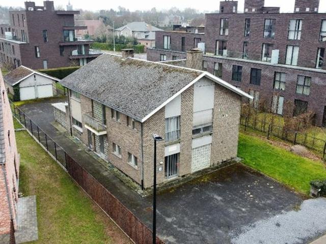 Ruime villa te koop in centrum Waregem