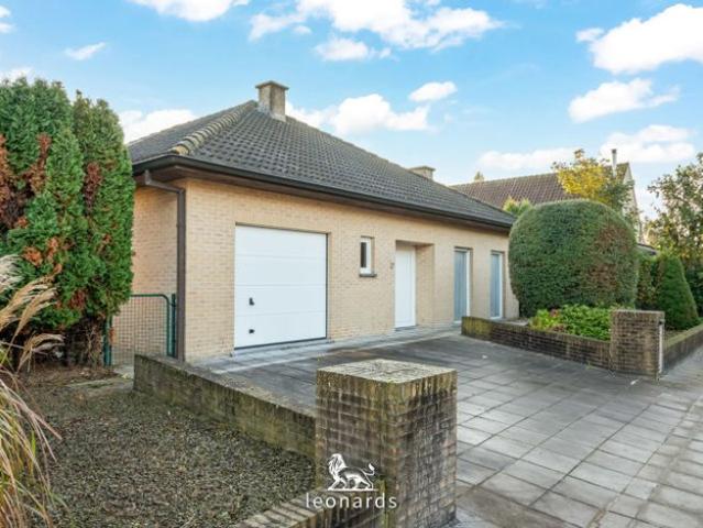 Ruime villa met tuin in rustige wijk in Menen, goed gelegen!