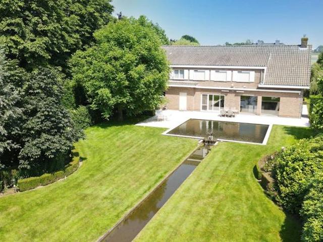 Ruime villa op 3.000 m² te koop in Diksmuide