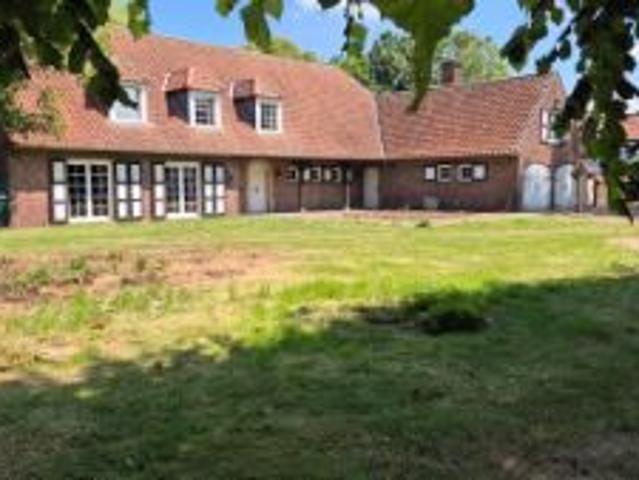 Ruime villa op een groot perceel bouwgrond